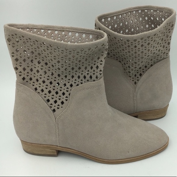 NEW Michael Kors Laser Cut Leather Booties Sz 8.5 - Picture 1 of 7